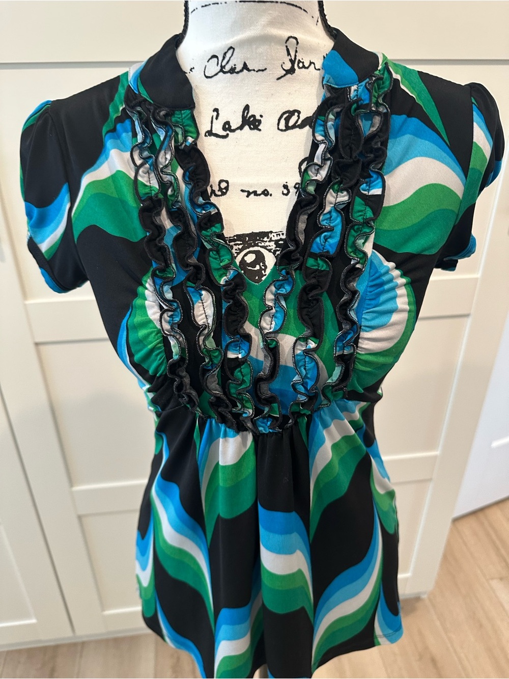 Heart Soul Black Green Blue Wave Ruffle V-Neck Blouse size small